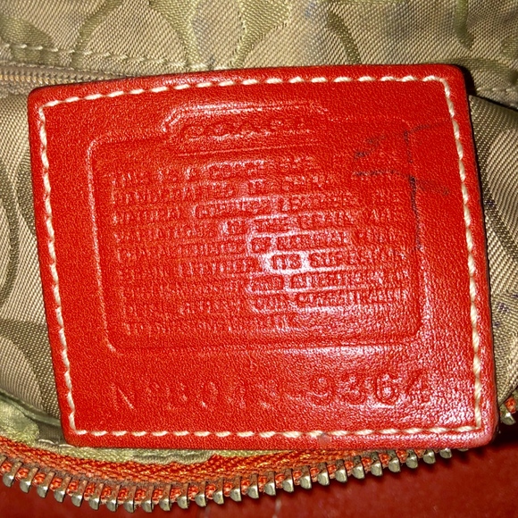 Fashionable favorite, great casual bag - Picture 4 of 4